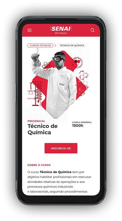 Celular com tela da versão mobile do site SENAI-SP
